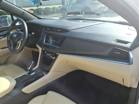 Used 2018 Cadillac XT5 FWD image 16