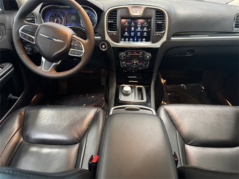 Used 2023 Chrysler 300 Touring L image 5