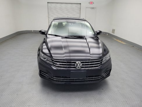 Used 2018 Volkswagen Passat 2.0T R-Line image 14