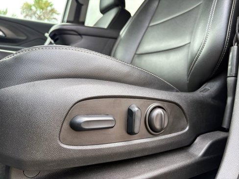 Used 2023 GMC Terrain SLT image 14