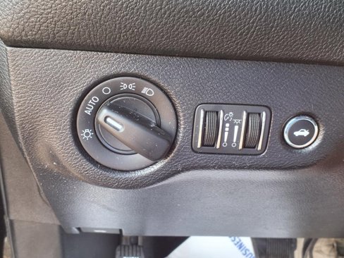 Used 2023 Dodge Challenger SXT image 15
