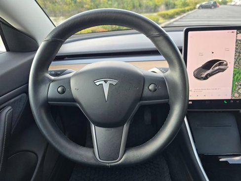 Used 2018 Tesla Model 3 Long Range image 36