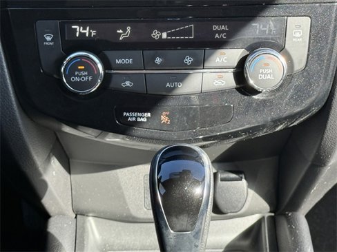 Used 2021 Nissan Rogue Sport SV image 25