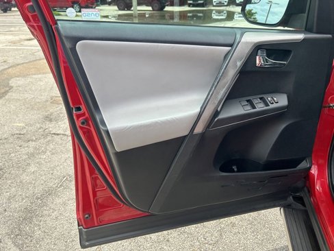 Used 2016 Toyota RAV4 XLE image 32