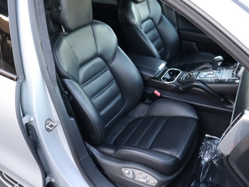 Used 2013 Porsche Cayenne Turbo image 53