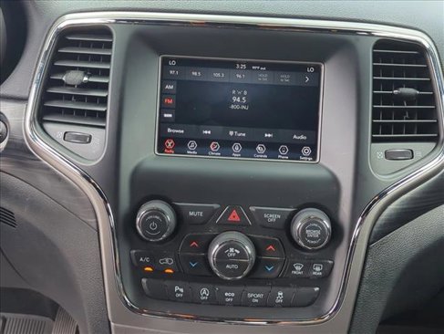 Used 2021 Jeep Grand Cherokee Laredo image 11