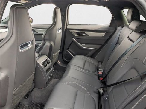 Used 2024 Jaguar F-PACE R-Dynamic S image 18