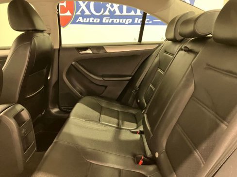 Used 2017 Volkswagen Jetta SE image 42