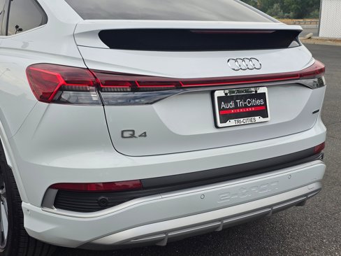 Used 2024 Audi Q4 e-tron Premium Plus image 7