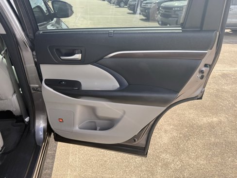 Used 2016 Toyota Highlander Limited image 45