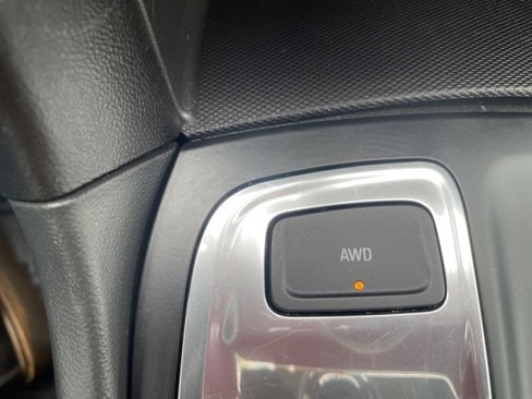 Used 2020 Chevrolet Equinox LT w/ Driver Convenience Package image 16