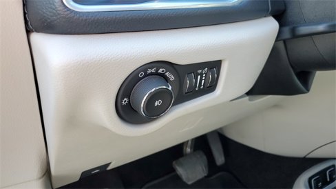 Certified 2019 Chrysler Pacifica Limited w/ Tire & Wheel Group image 12