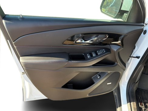 Used 2023 Chevrolet Traverse RS image 18