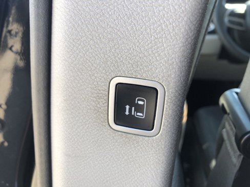 Used 2017 Chrysler Pacifica Touring image 19