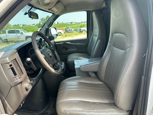 Used 2014 Chevrolet Express 3500 Extended image 9