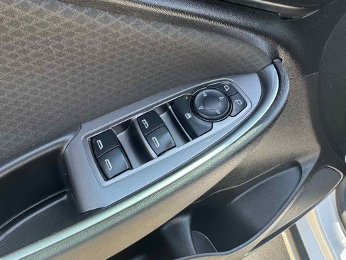 Used 2018 Chevrolet Malibu LT image 15