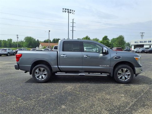 Used 2017 Nissan Titan SL w/ Chrome Package image 9