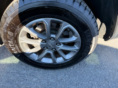 Used 2018 Jeep Grand Cherokee Laredo image 12