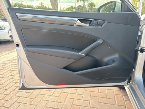 Used 2018 Volkswagen Passat 2.0T SE image 14