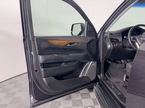 Used 2016 Cadillac Escalade Luxury image 4