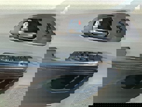 Used 2022 Chrysler Pacifica Touring-L image 12