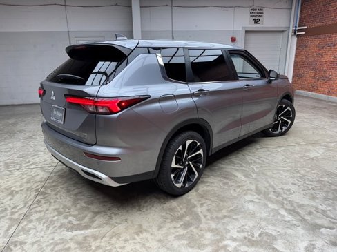 Used 2022 Mitsubishi Outlander SEL Black Edition image 5