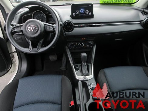 Used 2019 Toyota Yaris L image 9