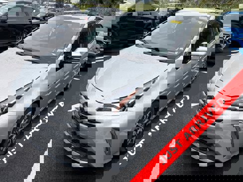 Used 2019 Toyota Prius XLE image 1