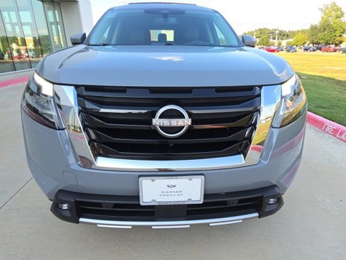 Used 2022 Nissan Pathfinder Platinum w/ Cargo Package image 8
