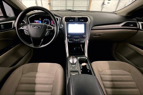 Used 2017 Ford Fusion SE w/ Fusion SE Technology Package image 15
