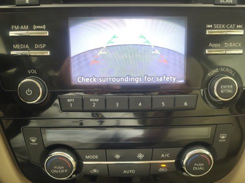 Used 2016 Nissan Rogue SV w/ SV Moonroof Package image 33