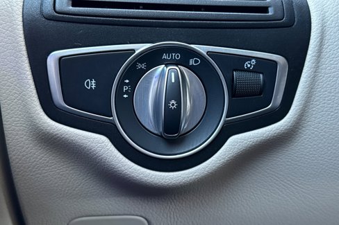 Used 2020 Mercedes-Benz GLC 300 4MATIC image 33