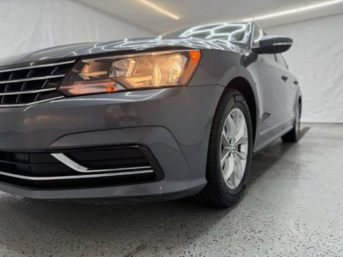 Used 2016 Volkswagen Passat 1.8T S image 34