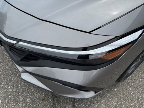 Certified 2025 Hyundai Elantra Sport image 29