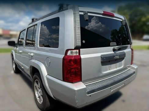 Used 2010 Jeep Commander Sport image 10