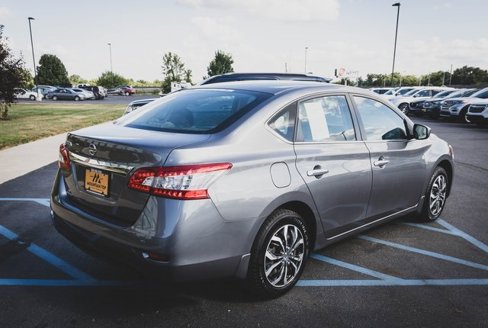 Used 2015 Nissan Sentra S image 19