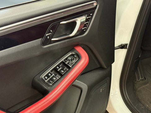 Used 2017 Porsche Macan image 12