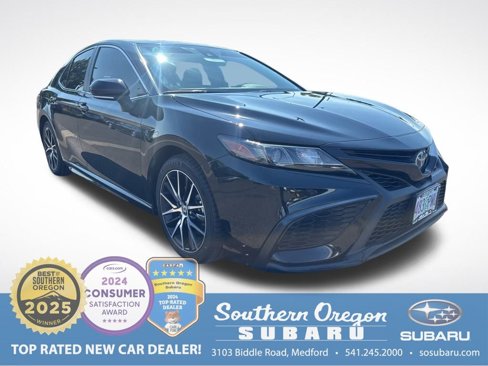 Used 2022 Toyota Camry SE image 1