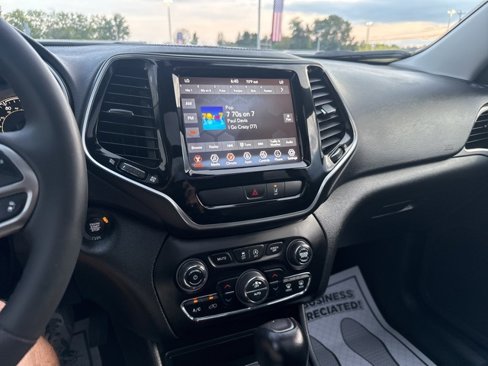 Used 2022 Jeep Cherokee Limited image 21