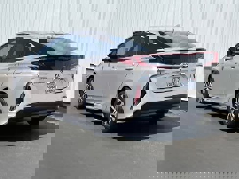 Used 2021 Toyota Prius Prime XLE image 4