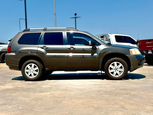 Used 2011 Mitsubishi Endeavor LS image 8