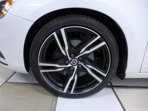 Used 2017 Volvo V60 T6 R-Design Platinum image 81