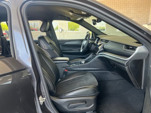 Used 2024 Jeep Grand Cherokee L Laredo image 19