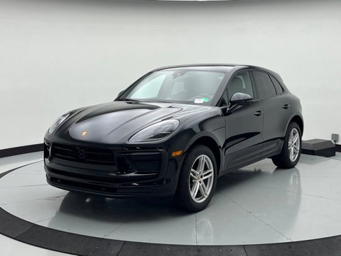 Certified 2024 Porsche Macan image 1