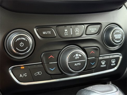 Used 2019 Jeep Cherokee Limited image 29
