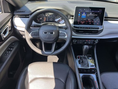 Used 2024 Jeep Compass Limited image 14