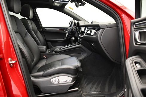 Certified 2025 Porsche Macan Turbo image 52