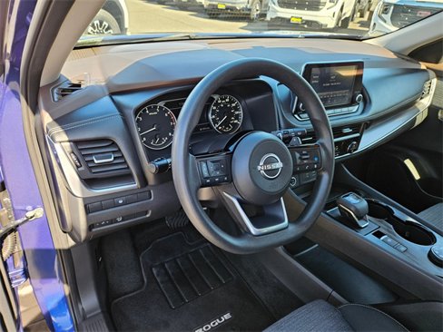 Used 2023 Nissan Rogue SV image 17