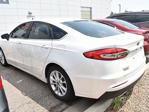 Used 2019 Ford Fusion SE image 3