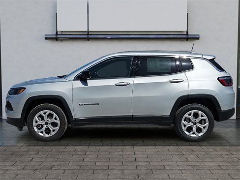 New 2025 Jeep Compass Latitude image 2